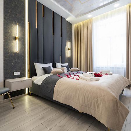 Rynok Square City Center Two Bedroom Apartment! 利沃夫 外观 照片