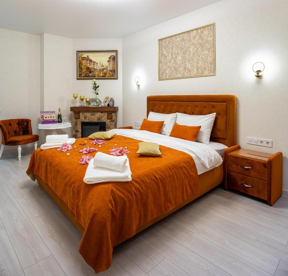 Rynok Square City Center Two Bedroom Apartment! 利沃夫 外观 照片