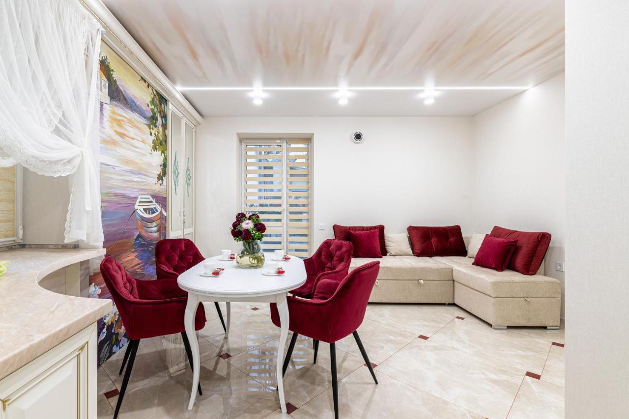 Rynok Square City Center Two Bedroom Apartment! 利沃夫 外观 照片