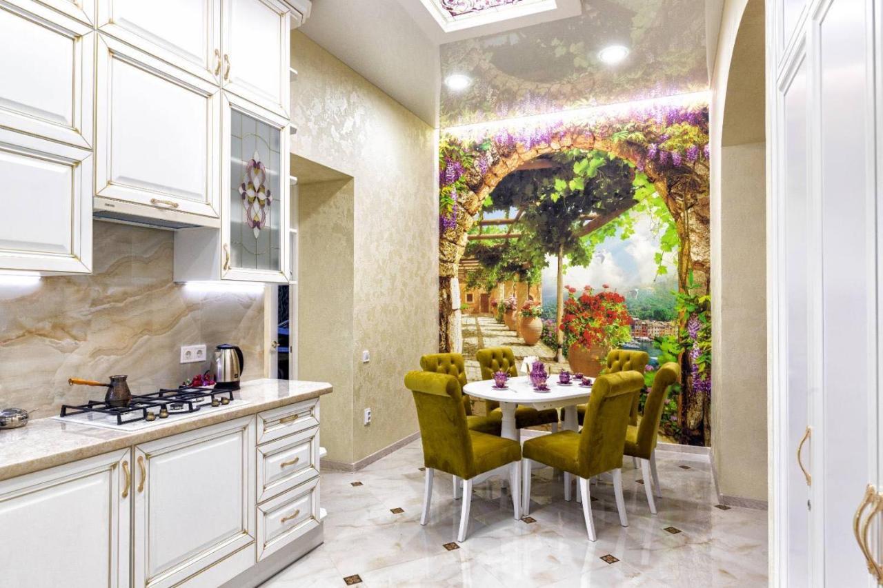 Rynok Square City Center Two Bedroom Apartment! 利沃夫 外观 照片