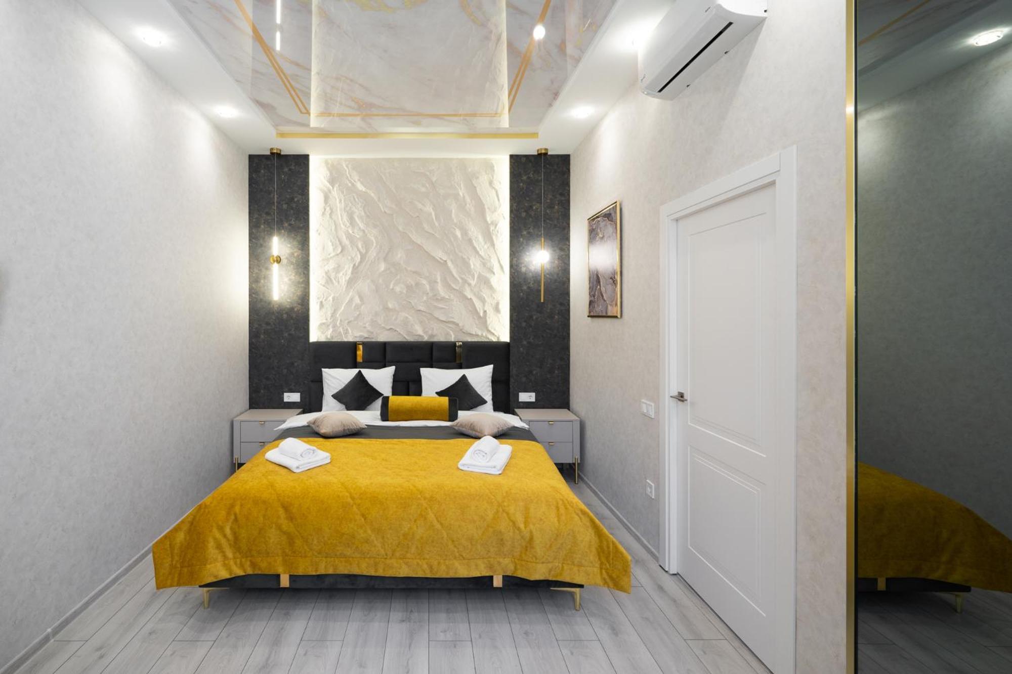 Rynok Square City Center Two Bedroom Apartment! 利沃夫 外观 照片